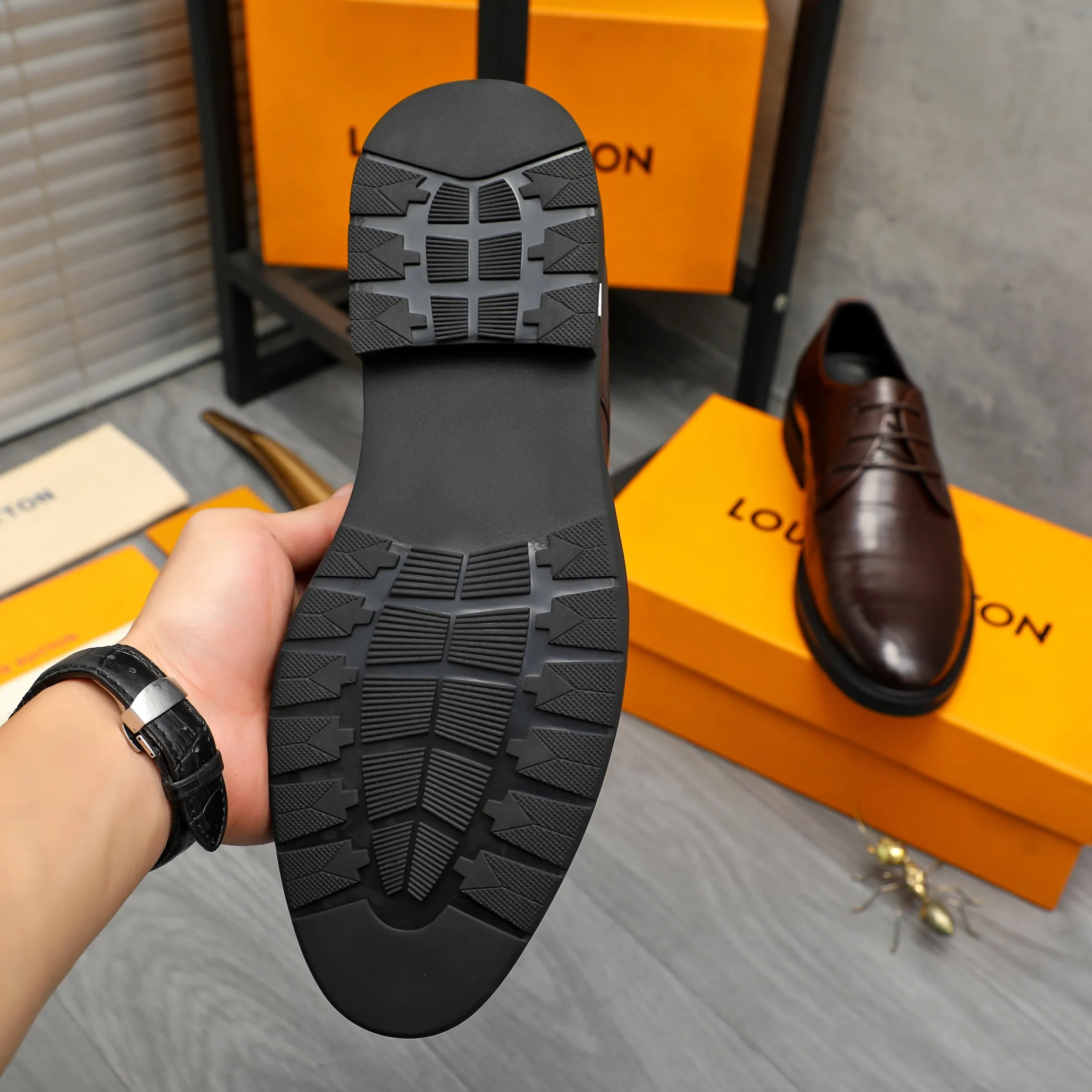 Men's shoes 💰p442 Product trademark: LV (Louis Vuitton) business lace-up leather shoes Regular size: 38-46 (45.46 custom-made, non-refundable) Product materials: Selected high-quality color-brushed cowhide upper, cowhide lining, rubber outsole